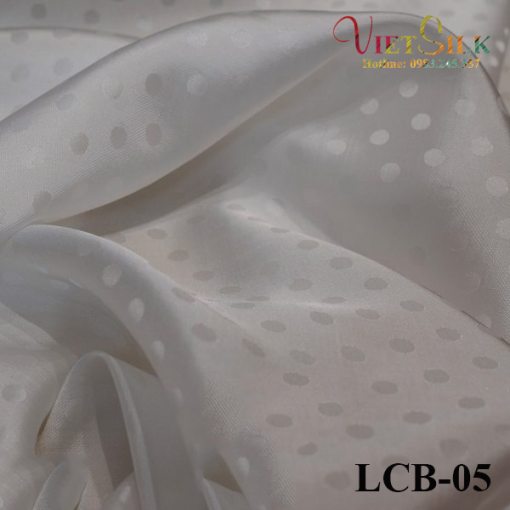 Lụa tơ tằm họa tiết chấm bi 5